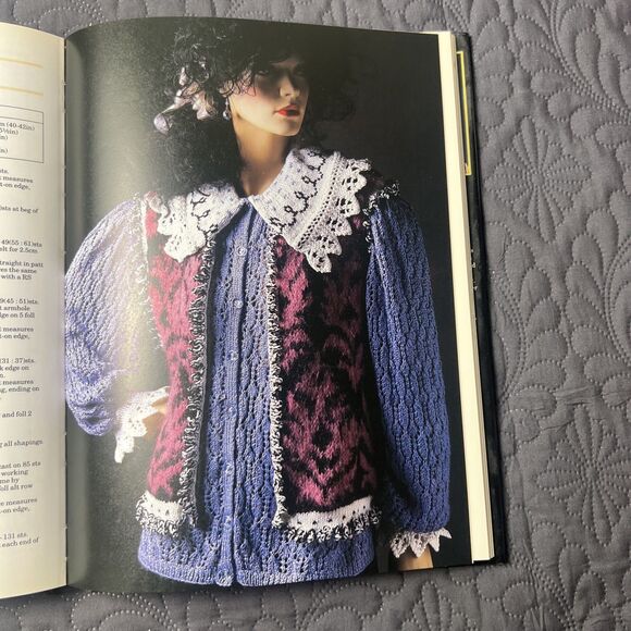 Stitches in Time: Over 70 historically-inspired knit by Bradley, Sue HB FPT 1986 - Picture 14 of 16